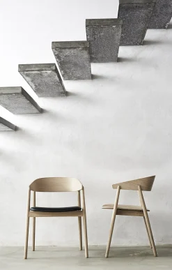 Møbler<Andersen - Furniture AC2 armchair Oak white pigm. lacquer leather seat