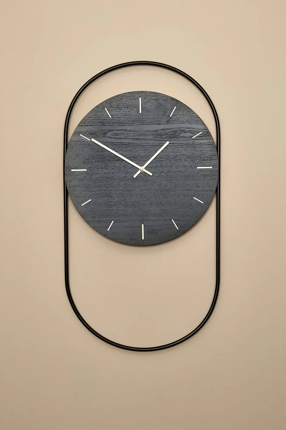 Ure & Vejrstationer<Andersen - Furniture A-Wall Clock - Black with black metal ring