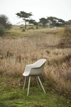 Møbler<Gubi Bat Dining Chair - Un-Upholstered, Plastic base, Monochrome,