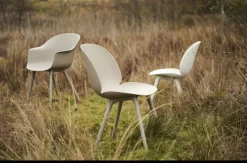 Møbler<Gubi Bat Dining Chair - Un-Upholstered, Plastic base, Monochrome,