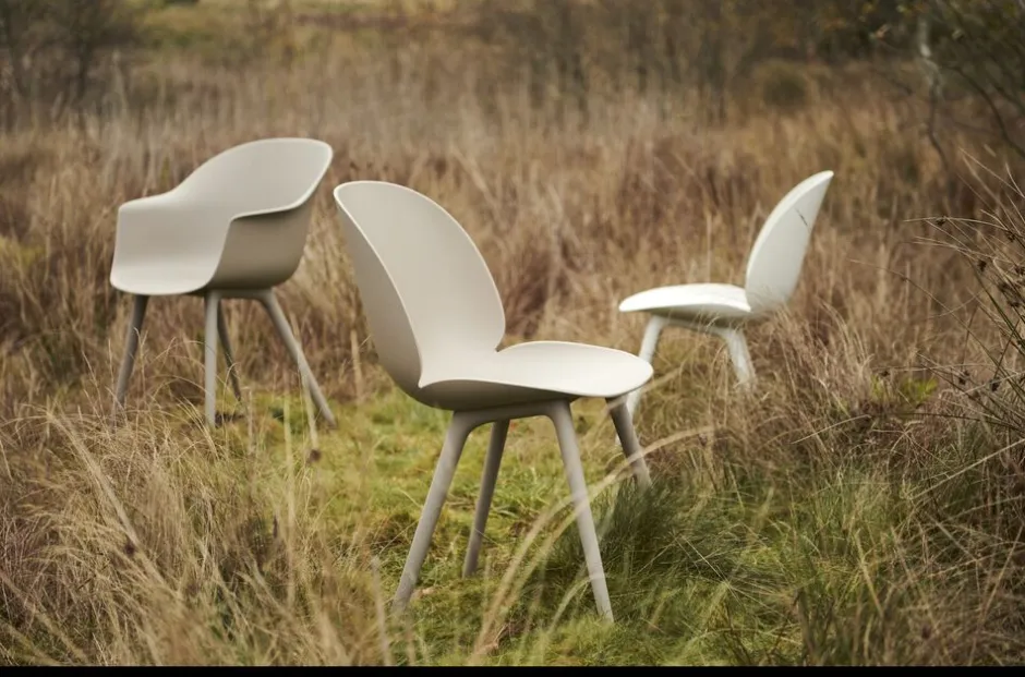 Møbler<Gubi Bat Dining Chair - Un-Upholstered, Plastic base, Monochrome,