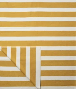 Håndklæder<Magasin du Nord Collection Beach towel 100x180 old gold/starwhite stripe GOTS