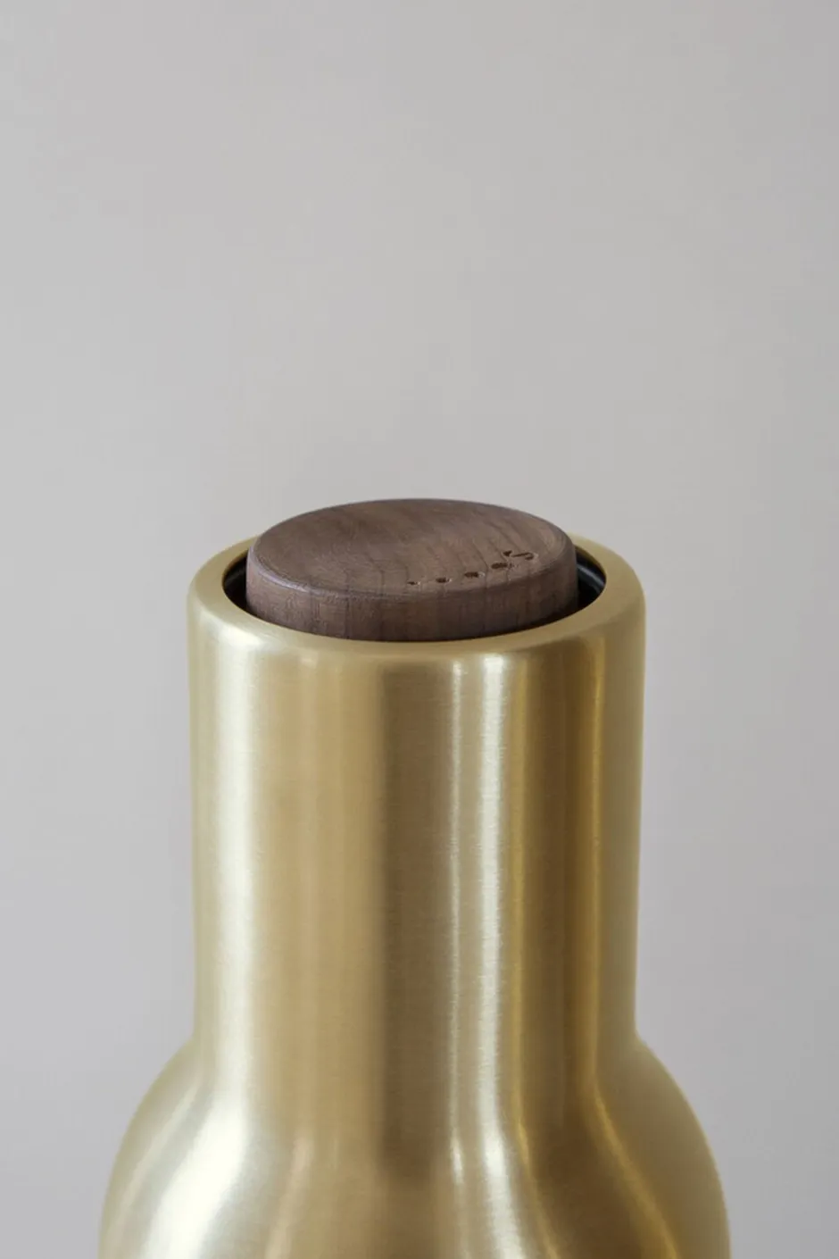 Køkkenartikler<Audo Copenhagen Bottle Grinder, Brushed Brass, Waln