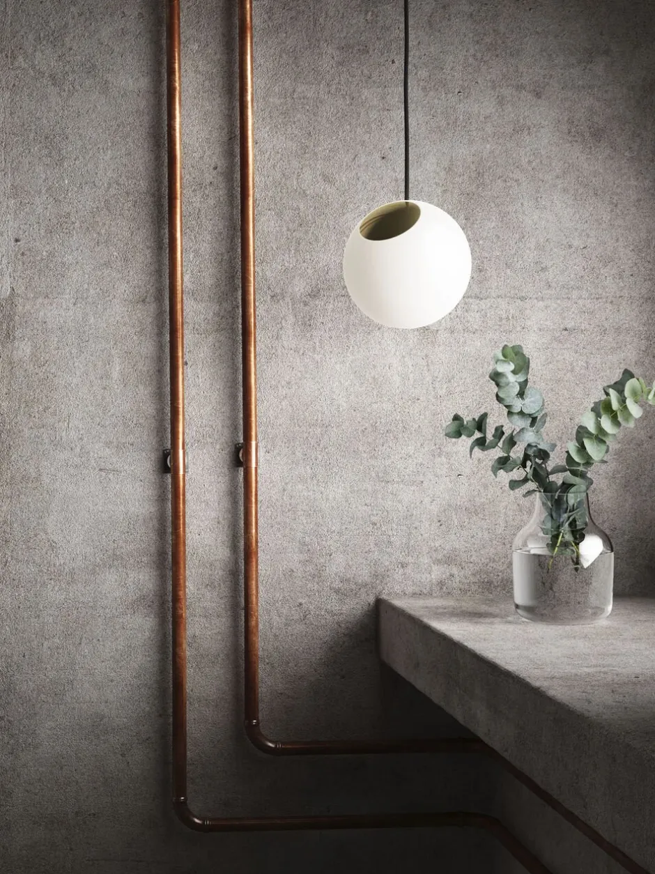 Pendler<Nordic Tales Bright Spot Brass - Black cable
