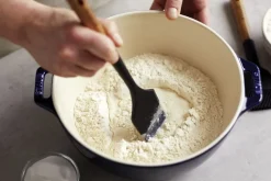 Bageartikler<Staub Dejskraber, 30 cm