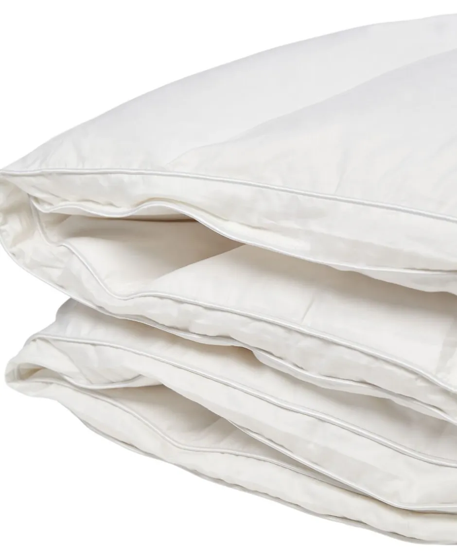 Dyner<Magasin du Nord Collection Diamant Gåsedunsdyne - Varm 140x220 cm.
