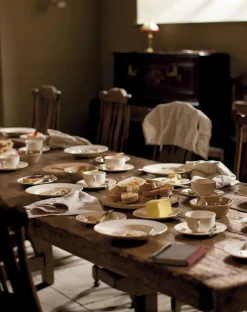 Bøger<Bøger Downton Abbey Cookbook
