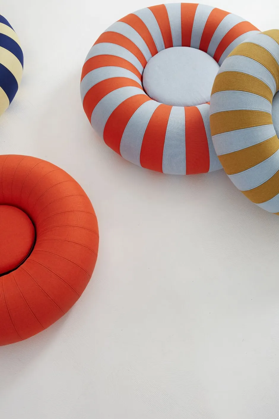 Møbler<Studio About FLOAT, MEDIUM, DARK BLUE/YELLOW