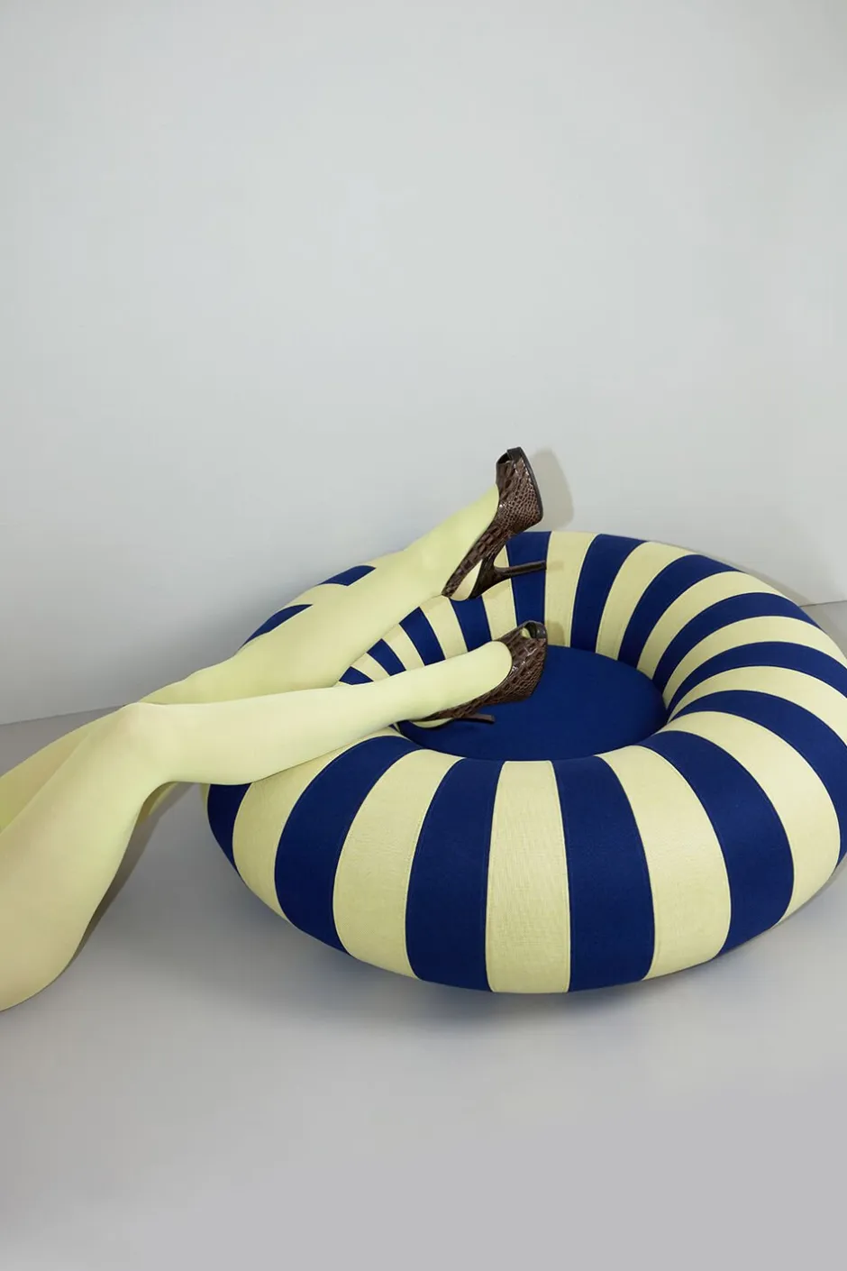 Møbler<Studio About FLOAT, MEDIUM, DARK BLUE/YELLOW