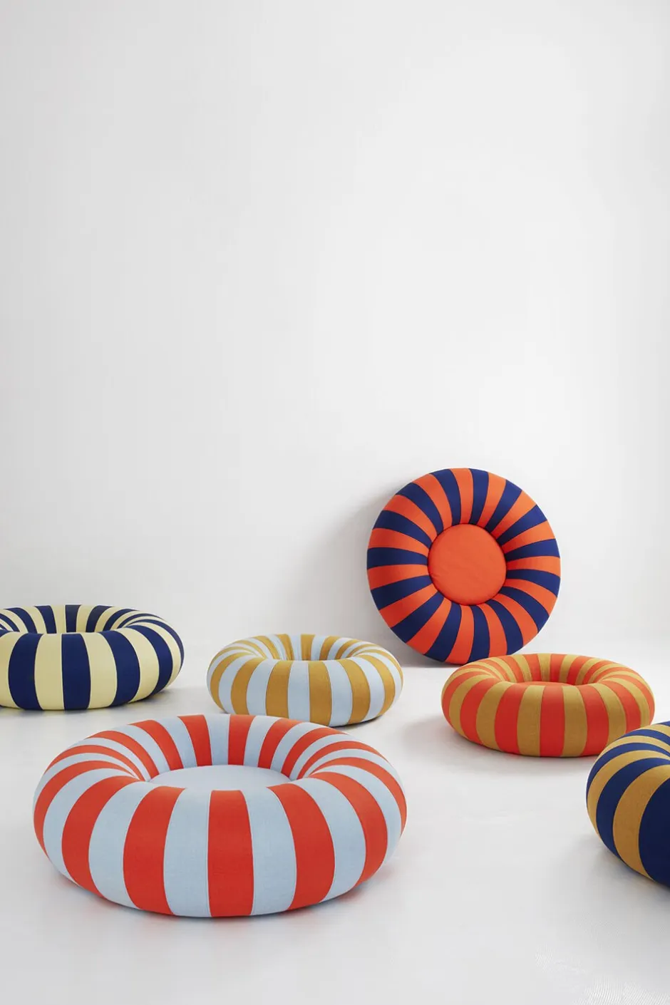 Møbler<Studio About FLOAT, SMALL, DARK BLUE/OCHRE