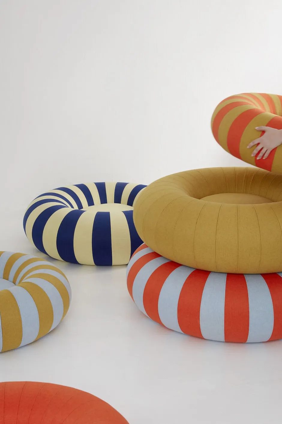 Møbler<Studio About FLOAT, SMALL, RED
