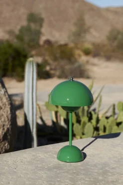 Bordlamper|Trådløse Lamper<&Tradition Flowerpot Portable Lamp VP9, Magnetic Charger Signal green