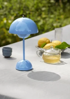 Bordlamper|Trådløse Lamper<&Tradition Flowerpot Portable Lamp VP9, Magnetic Charger Swim blue