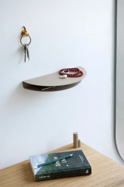 Møbler<Moebe Half Moon Shelf: Sand: Small