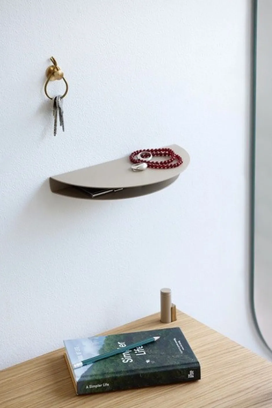 Møbler<Moebe Half Moon Shelf: Sand: Small