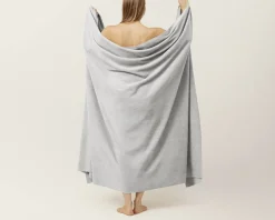 Plaider<Karmameju Skincare HIMALAYA FLEECETÆPPE - COLOUR / Light grey