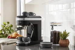 Kaffe & Te<KitchenAid ARTISAN ESPRESSOMASKIN - ARTISAN I MATTE BLACK 5K
