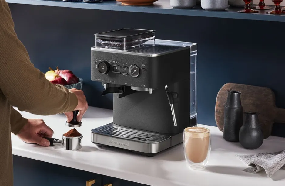 Kaffe & Te<KitchenAid halvautomatisk espressomaskine-5KES6551EBK