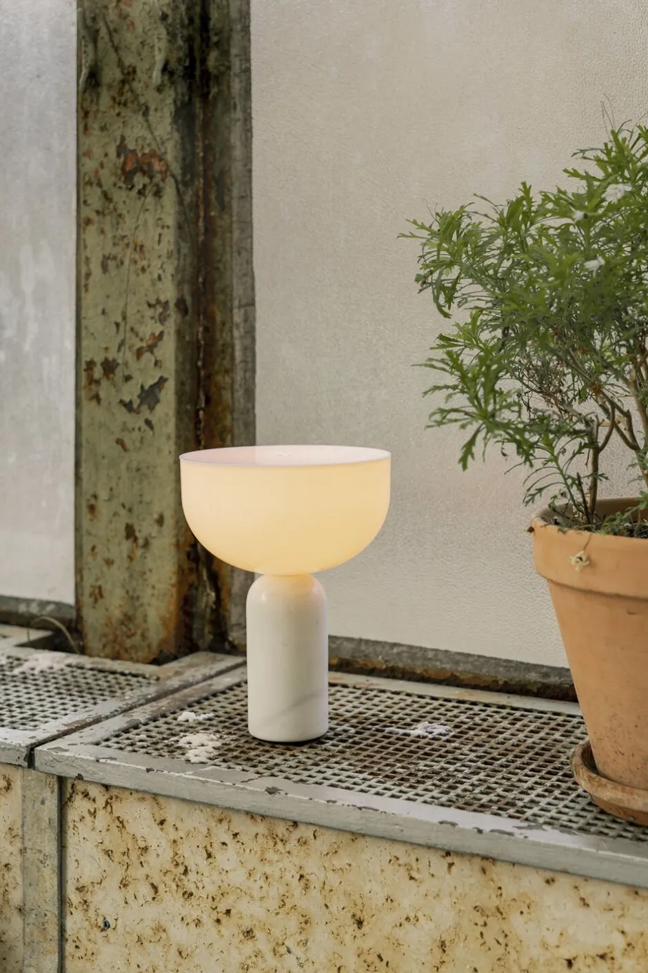 Trådløse Lamper<New Works Kizu Portable Lamp White marble