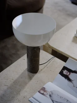 Bordlamper<New Works Kizu Table Lamp Large Gris du marais