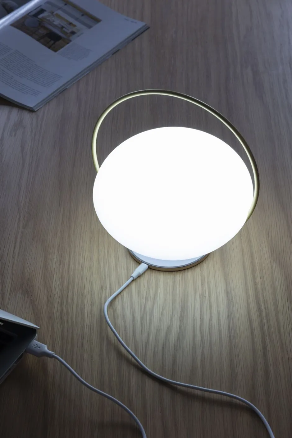 Bordlamper<UMAGE Orbit portable lamp