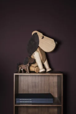 Figurer & Skulpturer<Architectmade Oscar i valnød