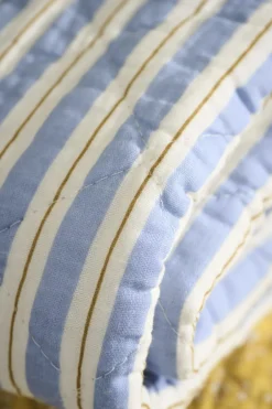 Plaider<Ib Laursen Quilt blå m/hvide og brune striber