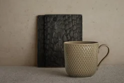 Kopper & Krus<Lyngby Porcelæn Rhombe Earth Krus med hank 39 cl clay