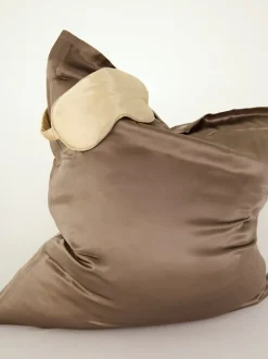 Sengetøj & Lagner<Magasin du Nord Collection Silke pudebetræk med lynlås, 100 % morbærsilke, 60x63 cm, mørk beige