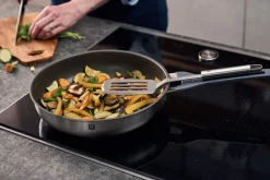 Gryder & Pander<Zwilling Simplify Stegepande, 24 cm, 18/10 rustfrit stål, Keramisk be