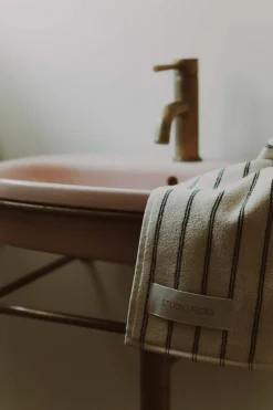Håndklæder<Studio Feder UNA TOWEL Navy rain